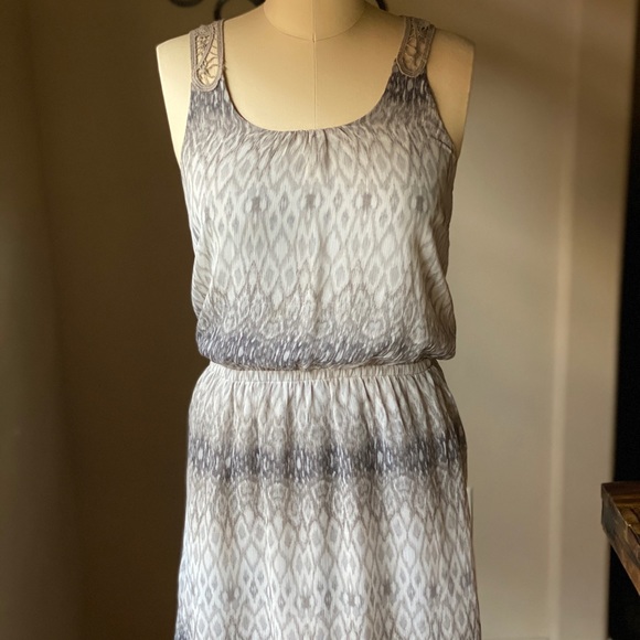 Express Blouson Mini Dress Crochet Back - Picture 3 of 8